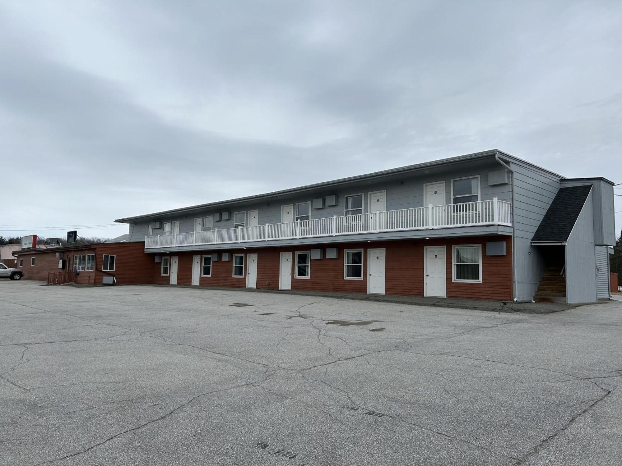Pamola Motor Lodge Millinocket Exterior foto