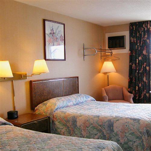 Pamola Motor Lodge Millinocket Quarto foto